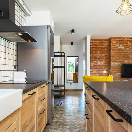 Elegant Tumskie Ogrody With Free Garage By Renters 아파트 *